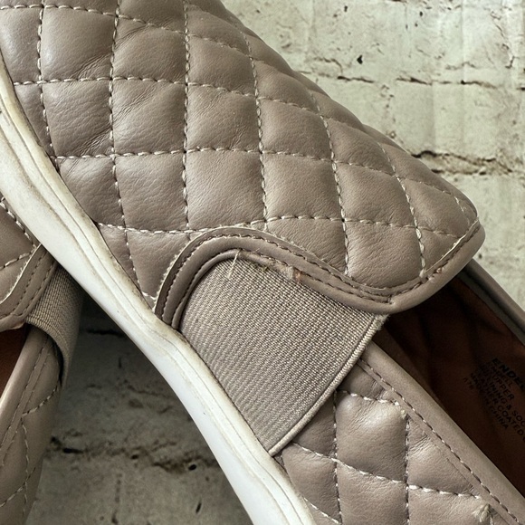 Steve Madden Endell Tan Quilted Loafers Slip-On Shoes - Picture 5 of 5